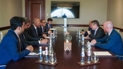 الرئيس الزُبيدي يناقش مع السفير الأمريكي جهود إحلال السلام ومكافحة الإرهاب في بلادنا