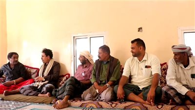 بن قبلان يزور المناضل غريب عبدالله في منزله بحديبو