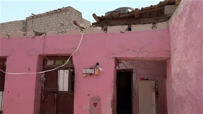 في ظل غياب السلطات.. منازل مدمرة وأسر عاجزة عن مواجهة إضرار السيول في مدينة الحوطة بلحج 