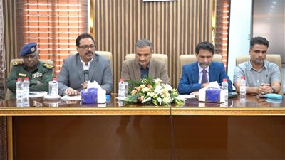 محافظ العاصمة عدن يوجّه بسرعة تقييم وتصحيح أوضاع محطات الغاز