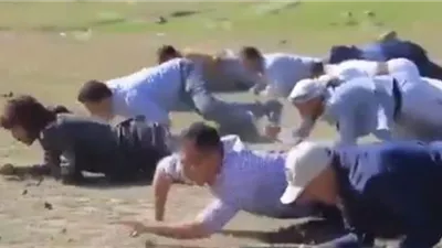 فيديوجرافيك.. الحوثي يعسكر المؤسسات الحكومية 