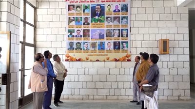 رفع لوحتين للصور التذكارية لمحافظي شبوة منذ الاستقلال