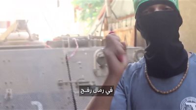 مشاهد للقسام تظهر الاستيلاء على آلية مفخخة وطائرات مسيّرة للاحتلال