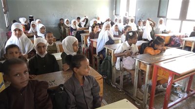 بعد إيقاف دعم اليونيسف للمعلمين.. مدارس بخنفر أبين مهددة بالإغلاق 