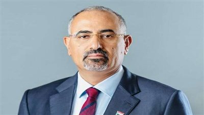 الرئيس الزُبيدي يُعزَّي في وفاة المناضل العميد طيار منصر صالح العمراني