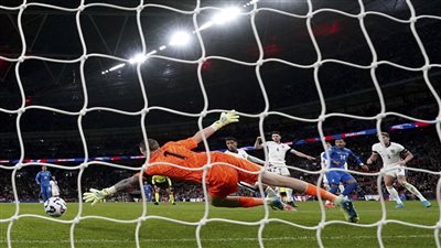 شاهد.. إنجلترا تتعرض لهزيمة مفاجئة في عقر دارها بهدف قاتل