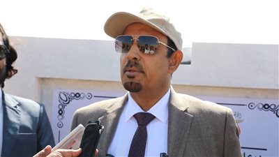 بن ماضي يضع حجر الأساس لمشروع إنشاء محطة توليد بالطاقة الشمسية بتريم