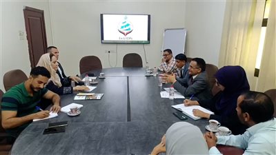 لقاء بعدن يبحث تعزيز التعاون لإيجاد الحلول الدائمة لملف النزوح 