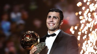 رودري يخطف الأضواء من فينيسيوس ويتوج بالكرة الذهبية