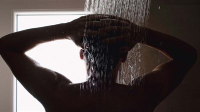 فقدان حاسة الشم أثناء الاستحمام مؤشر مبكر على 