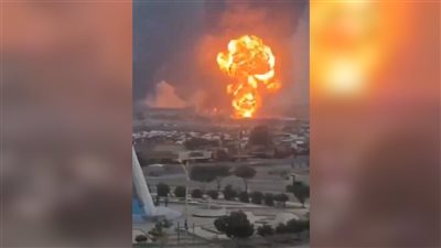 البوارج الأميركية تشن قصفاً مركزاً على مواقع الحوثيين في الحديدة