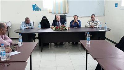 البيشي يناقش مع مسؤولي الصحة في الشيخ عثمان تعزيز العمل في القطاع الصحي 