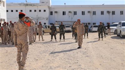 قائد المنطقة العسكرية الثانية يتفقد مقر الشرطة العسكرية بالمكلا