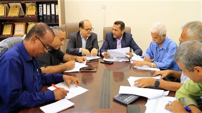 اجتماع لمناقشة متابعة وتقييم المشاريع في مديرية دار سعد بعدن