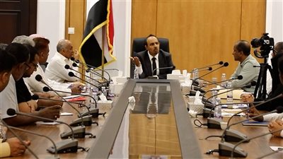 منع طحن الأسماك الطازجة في اجتماع موسّع بحضرموت 