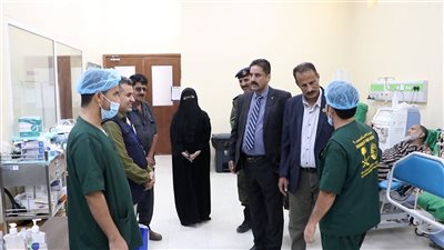 فريق التواصل السياسي يتفقد مركز الغسيل الكلوي بمحافظة المهرة 