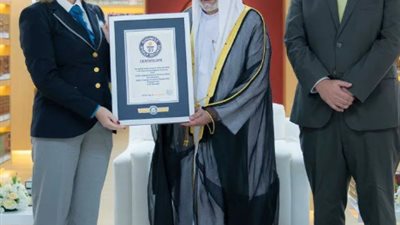 حاكم الشارقة يتسلم شهادة موسوعة غينيس للمعجم التاريخي للغة العربية