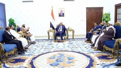 الرئيس الزُبيدي يطّلع على استعدادات وزارة الأوقاف لموسم الحج المقبل