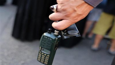 الحوثي يشدد إجراءاته ويمنع الهواتف المحمولة عن مرافقي قيادات الجماعة العسكرية