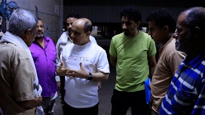 مدير عام دارسعد يتابع توزيع السلال الغذائية المقدمة من الرئيس الزُبيدي لأسر الشهداء