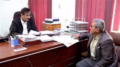 محافظ شبوة يطلع على تقرير الانضباط الوظيفي خلال رمضان ويوجه بمضاعفة الجهود 