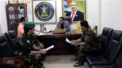 رئيس انتقالي لحج يبحث تنسيق العمل المشترك ورفع الجاهزية في المحافظة 