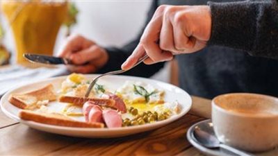 توقيت تناول العشاء وتأثيره على مقاومة الأنسولين