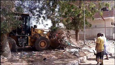 حملة نظافة واسعة في ساحة وحوش مستشفى الصداقة بعدن