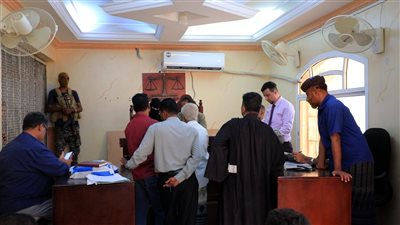 المحكمة الجزائية بالعاصمة عدن تقضي بالإعدام والسجن لمدانين في قضايا إرهاب