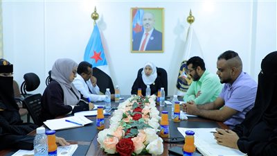 هيئة الإغاثة بالانتقالي تناقش الأوضاع الإنسانية في محافظات الجنوب