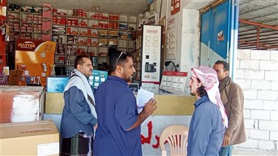 حملة ميدانية لضبط المخالفات وتعزيز الانضباط التجاري بسناح الضالع