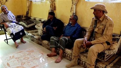 السلطة المحلية بمديرية الشعيب تكرم التربوي أحمد صالح قحطان 