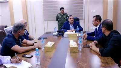 لقاء بين مدير أمن عدن ووفد أممي من الإنتربول لتعزيز التعاون الأمني