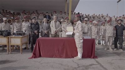 وزير الدفاع يشهد حفل تخرج الدفعة الثالثة في الكلية الحربية بالعاصمة عدن