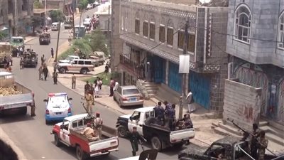 نجل شيخ قبلي موالي للحوثيين يقتل مواطن لنهب أرضه 