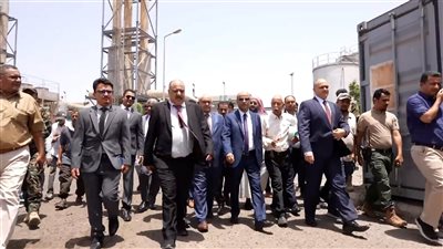 رئيس الحكومة يزور عدداً من محطات الكهرباء بعدن ويوجه بتنفيذ إجراءات لرفع القدرات التوليدية