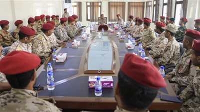 قائد العسكرية الثانية يلتقي بخريجي الكلية الحربية من منتسبي المنطقة