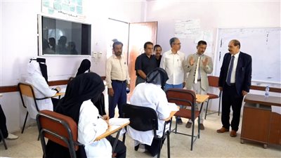 طلاب الصحة في المعهد العالي بشبوة يخوضون أولى امتحاناتهم النهائية