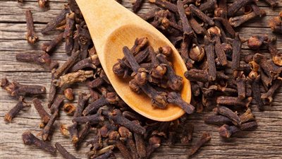 كنز طبيعي للصحة والجمال.. اعرف فوائد القرنفل المذهلة