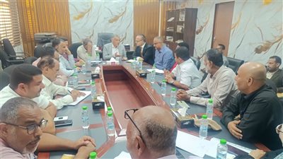 أمين محلي عدن يشدد على أهمية إنجاز مشروع الصرف الصحي في جولة الكراع