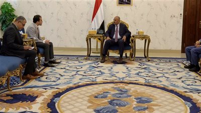 الرئيس الزُبيدي يشيد بالتدخلات الإنسانية للجنة الدولية للصليب الأحمر في بلادنا