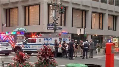 مقتل 4 بينهم ضابط شرطة بهجوم مسلح في مانهاتن نيويورك بأميركا