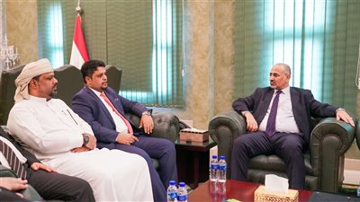 الرئيس الزُبيدي يطّلع على جهود قيادة جامعة المهرة في تطوير التعليم الأكاديمي بالمحافظة