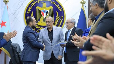 بإشراف رئيس الجمعية الوطنية إتمام عملية الاستلام والتسليم للأمانة العامة لهيئة رئاسة المجلس الانتقالي الجنوبي وهيئاتها