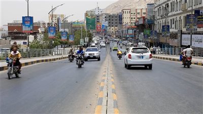 تقرير.. بوادر تغيير تنعش آمال المواطنين بالمكلا عقب تحسن سعر صرف العملة المحلية