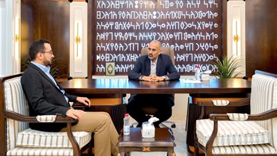 الرئيس الزُبيدي يطّلع على جهود الهيئة العامة للأراضي ويشدد على إنجاز الإصلاحات الإدارية والقانونية والفنية