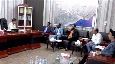 محافظ شبوة يؤكد ضرورة إدخال وحدة قسطرة القلب في مستشفى الشيخ محمد بن زايد 