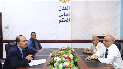 محافظ حضرموت يلتقي رئيس محكمة الاستئناف ويوجه باستكمال مبنى محكمة شرق المكلا