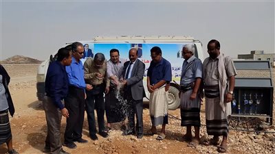 رئيس تنفيذية انتقالي شبوة يشارك في تدشين مشروع مياه باكبيرة في عتق