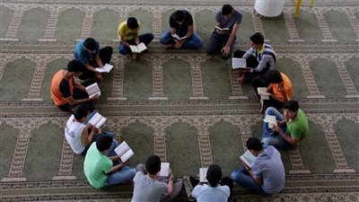 مليشيا الحوثي الإرهابية تختطف طالباً من داخل مسجد بذمار اليمنية 